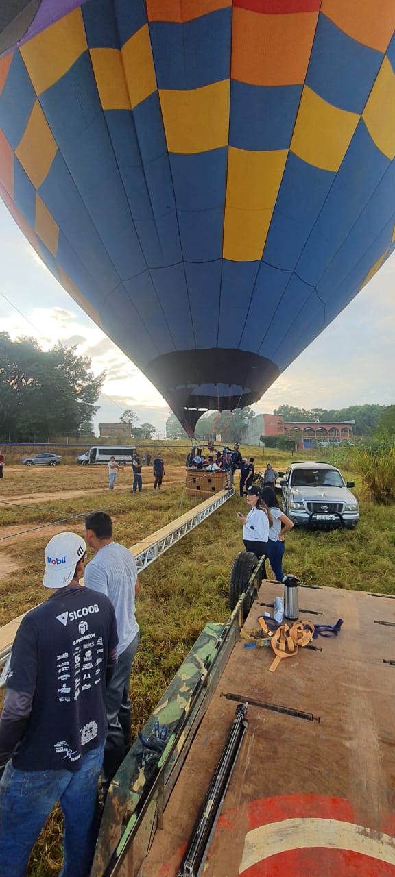 Ford Ranger XL usada por empresa de balonismo em Boituva